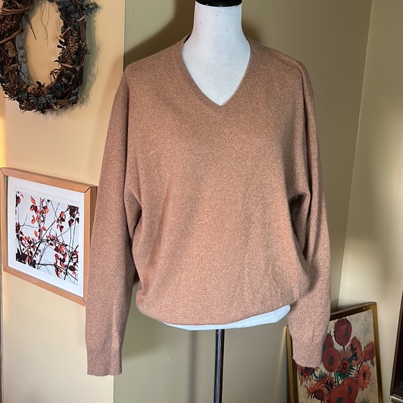 JOS A BANK Size Large V-neck Pullover Sweater Classic Khaki Tan Cashmere $198 - Picture 2 of 11